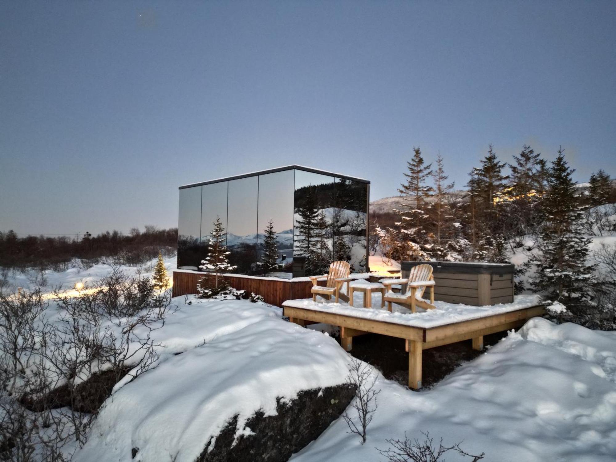 Wonderinn Arctic Utstrand Экстерьер фото