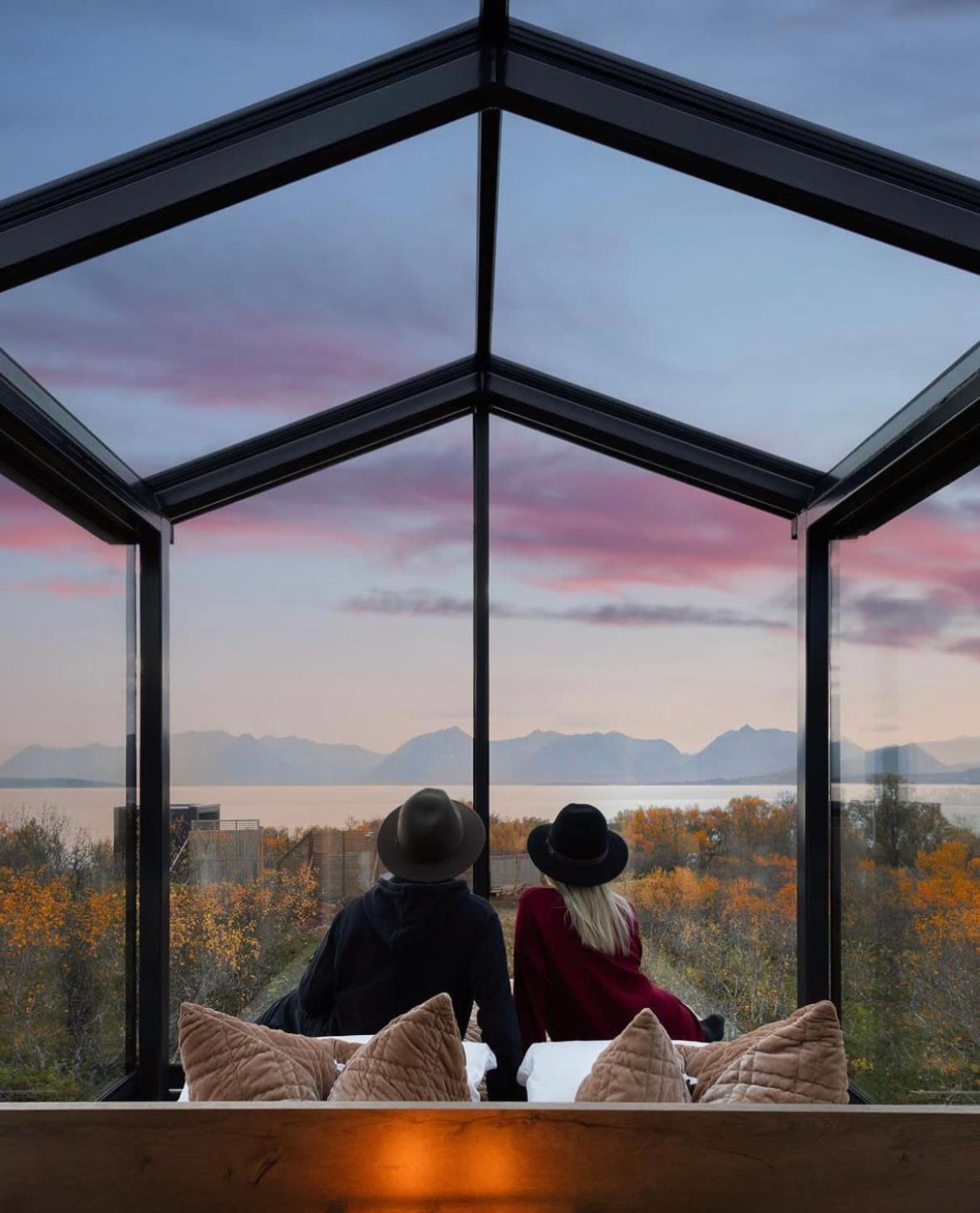 Wonderinn Arctic Utstrand Экстерьер фото